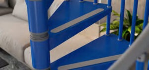 Металлическая винтовая лестница для склада, офиса, дома — изображение 3